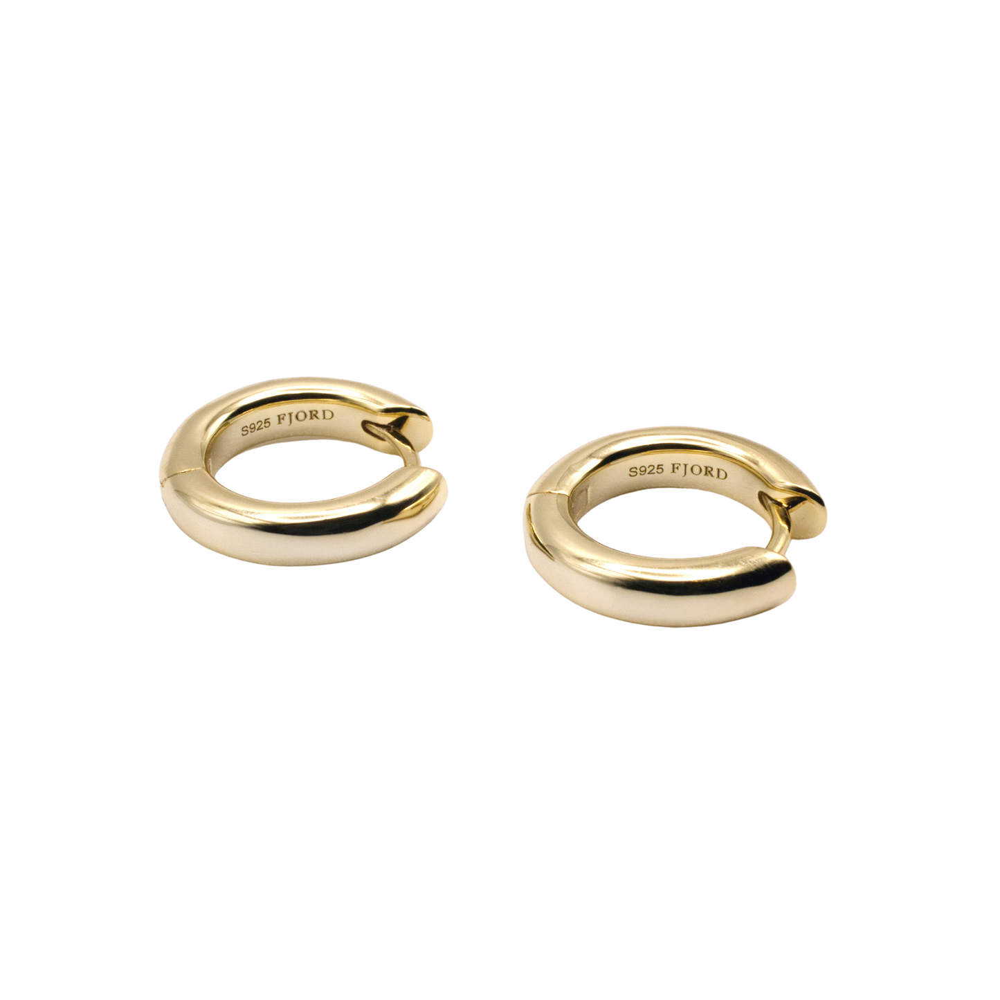 Bold Essence Hoops Close-up detailing 14k gold-plated 925 silver base